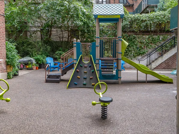 37 Nagle Avenue image 11 of 12