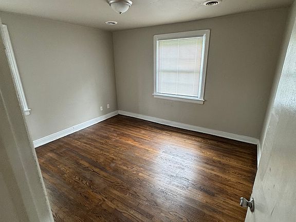 5th image of 3203 Gay Ave