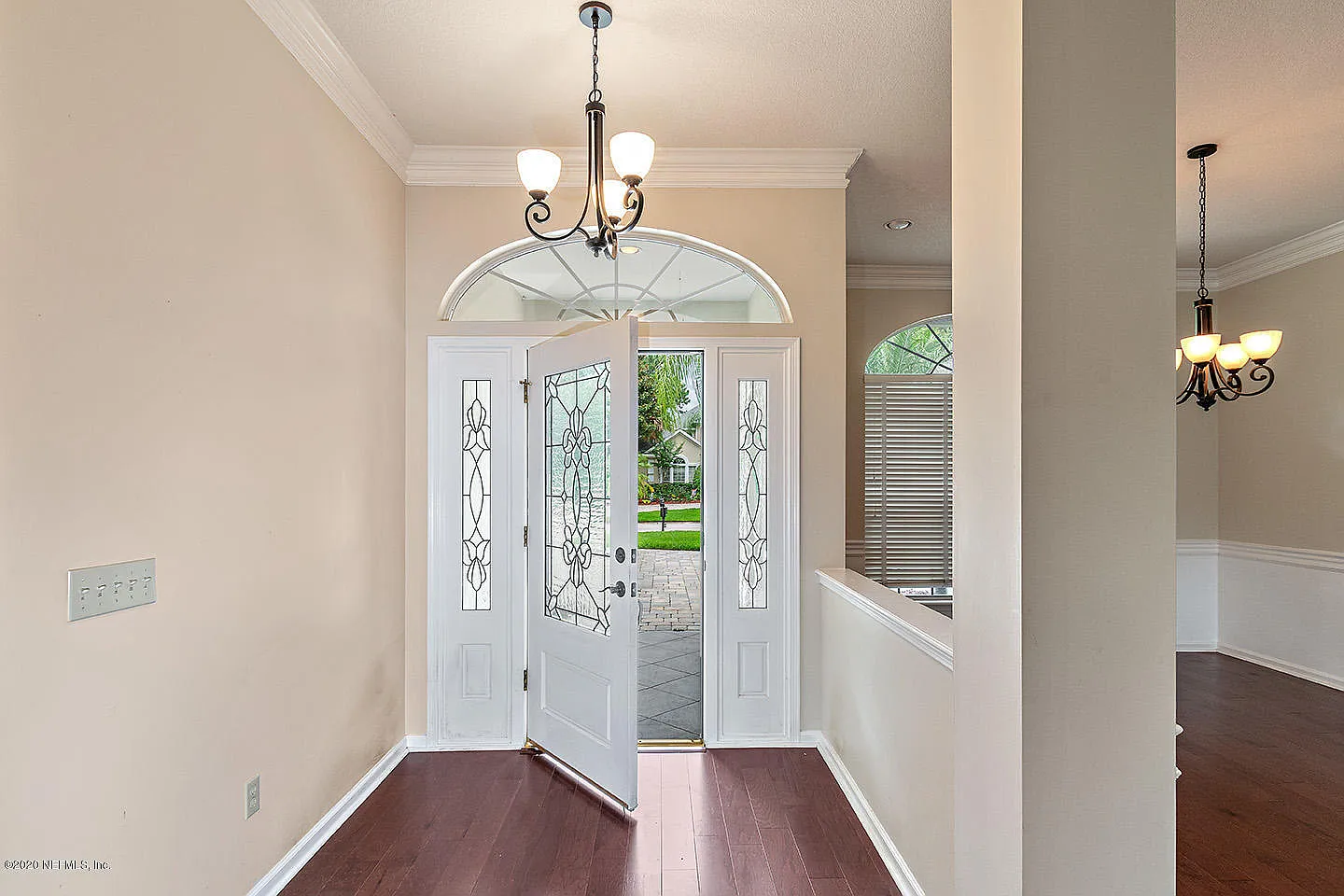 4 bed, 3.0 bath, 2632 sqft, $4,500 — Photo 2