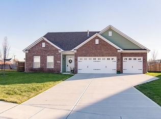 2039 Saunders Field Dr, Avon, IN 46123