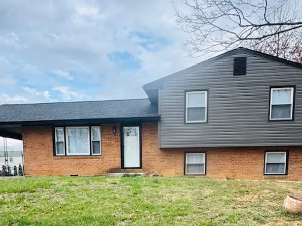 6327 Greenway Dr, Roanoke, VA 24019