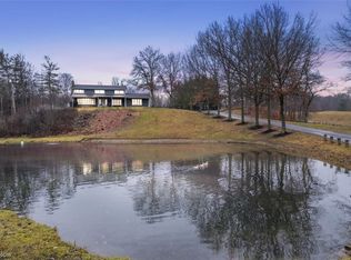 5223 Sleepy Hollow Rd, Valley City, OH 44280