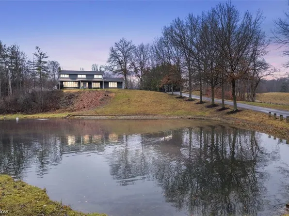 5223 Sleepy Hollow Rd, Valley City, OH 44280