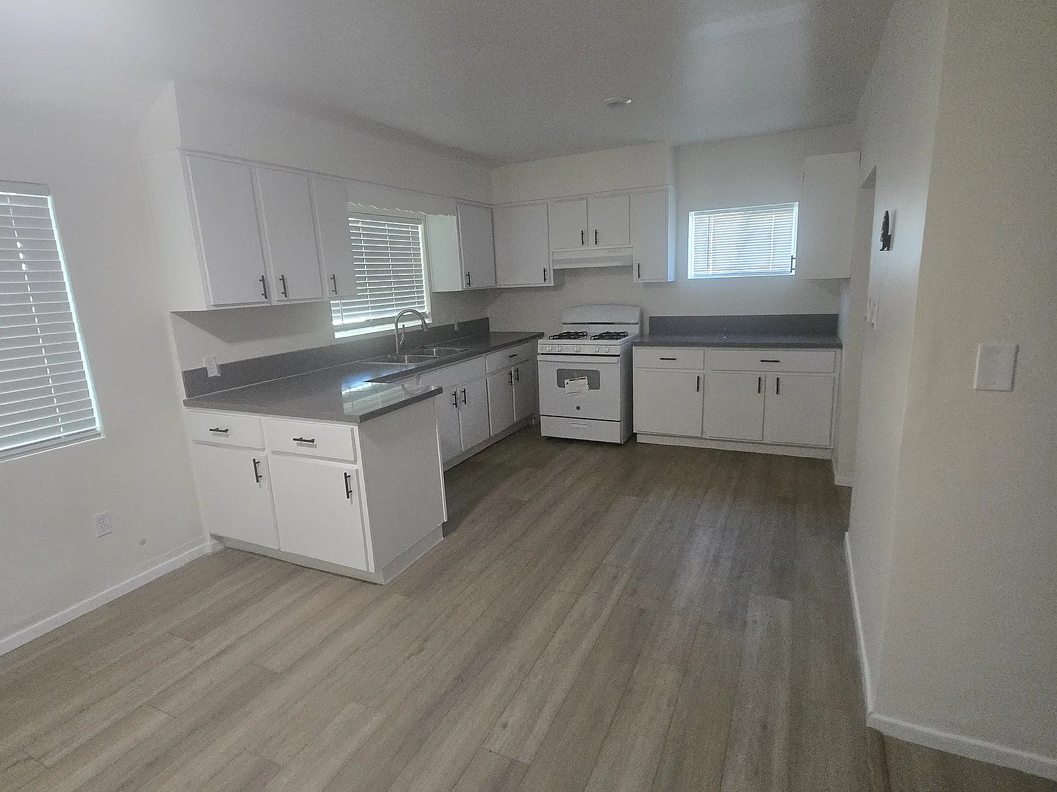 8637 Rosena Ave — Photo 4
