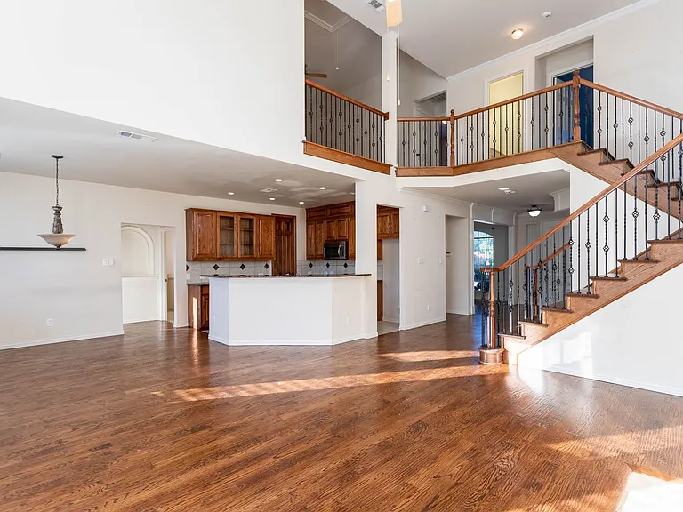 413 Brookmere Ln — Photo 6