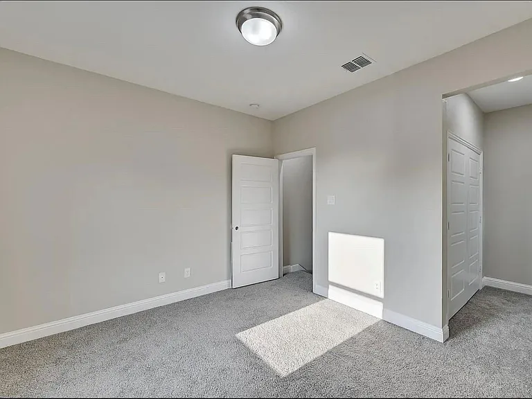 1707 Ash Crescent St — Photo 14