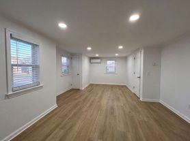 31 Whitman St, Carteret, NJ