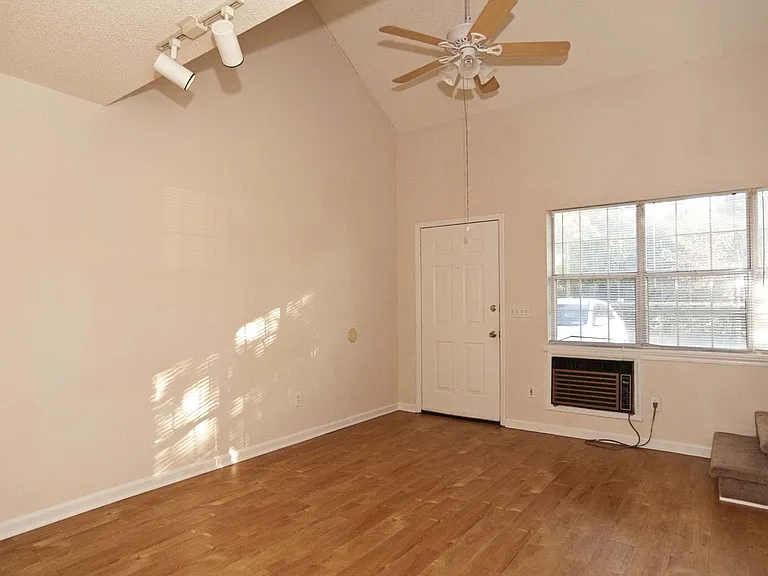4109J Spirea Dr — Photo 3