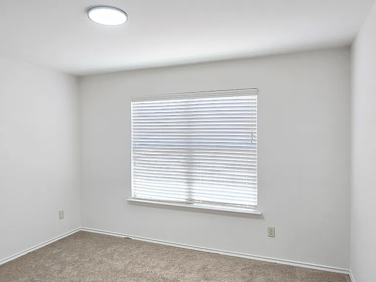 319 Elam Dr — Photo 6