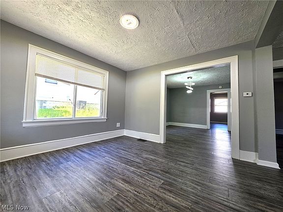 4th image of 432 Fuller St