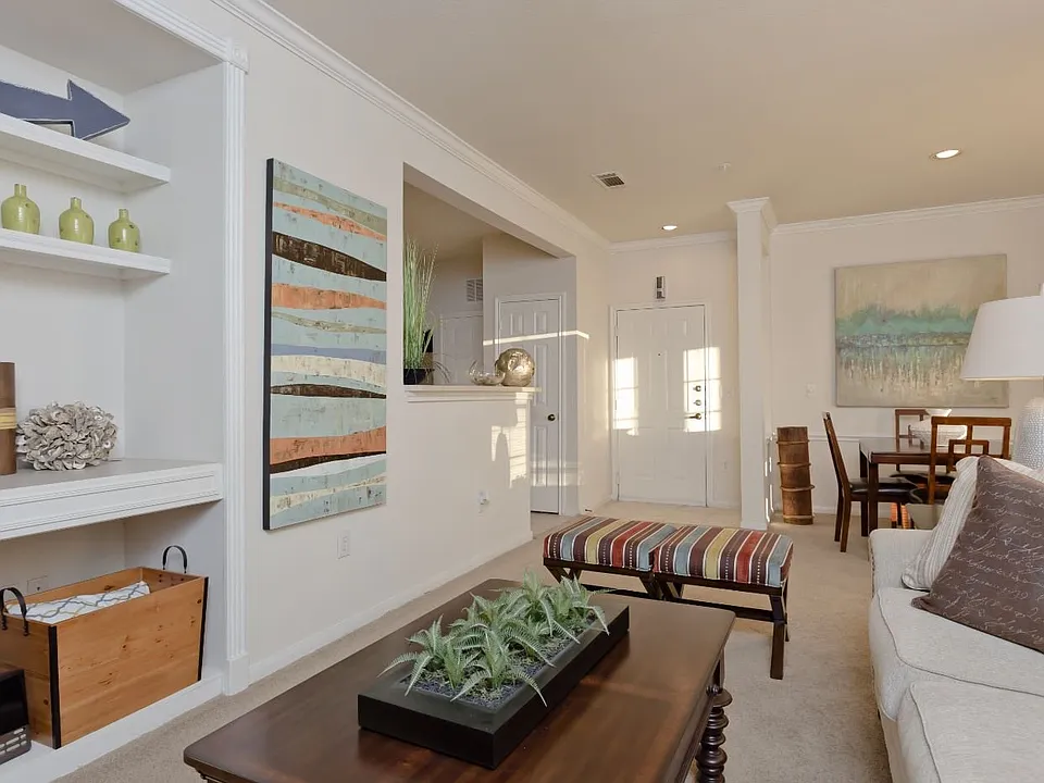 The Ravinia apartments community photo
