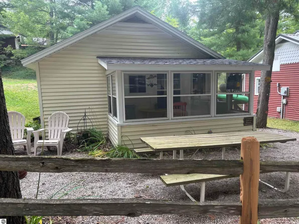 2315 Barbeau Dr, Traverse City, MI 49696
