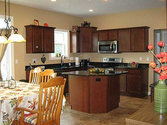 3rd image of 7570 Oakwilde Dr #7