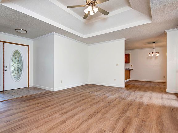 4th image of 640 E Kerr Street