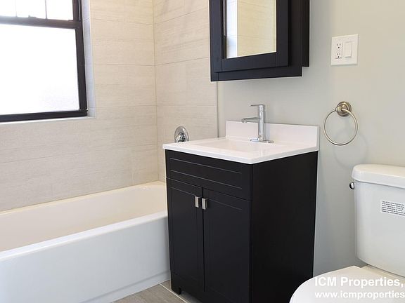 4th image of 3925 N Keeler Ave APT 1W