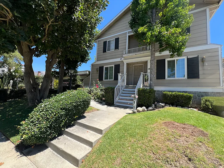 154 N Meridith Ave #9 — Photo 3