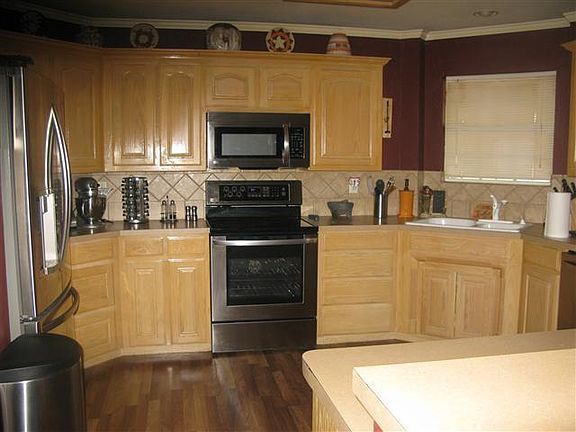 4th image of 1095 Oak Hollow Ln