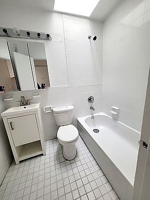 4th image of 1386 Lexington Ave #4B