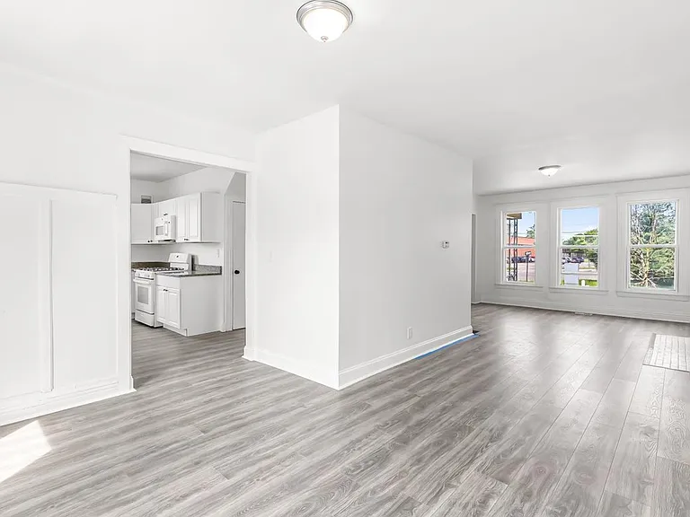 216-1HOLBROOK Street — Photo 6
