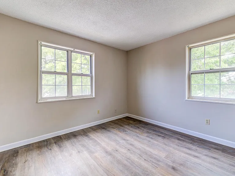 1640 E Swan Cir — Photo 11