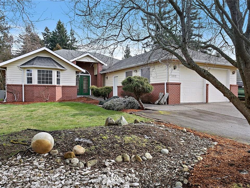 1st image of 302 Edinburgh Dr