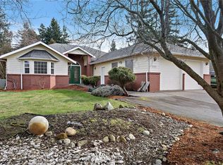 302 Edinburgh Dr, Camano Island, WA 98282