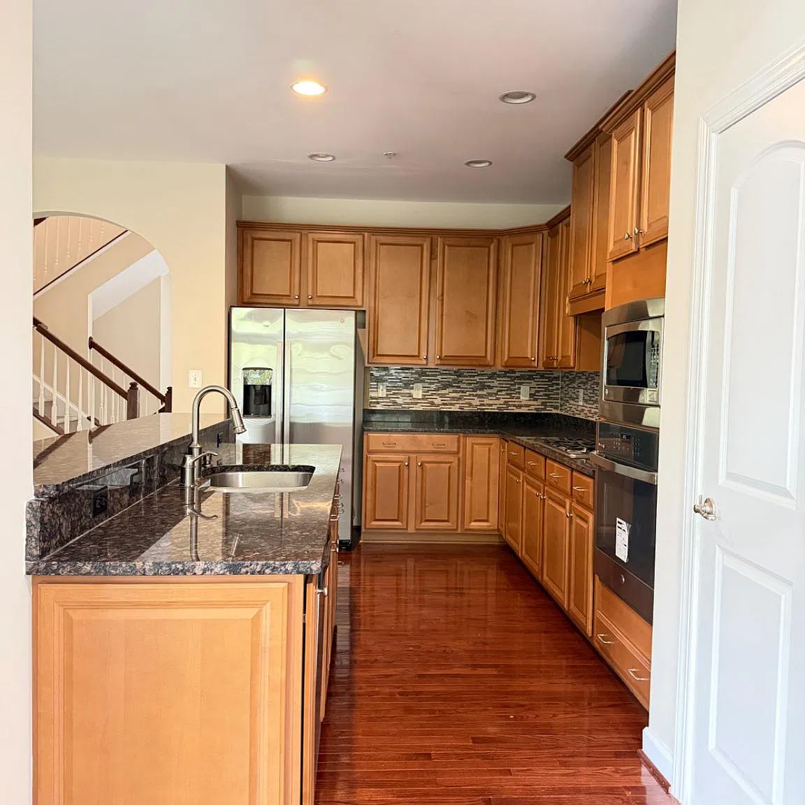 3 bed, 3.5 bath, 2860 sqft, $4,499 — Photo 3