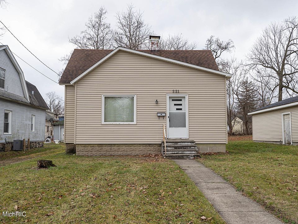 1st image of 221 E Ave N