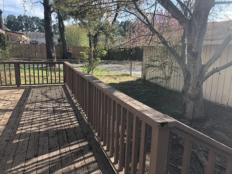 1601 N Sang Ave — Photo 13