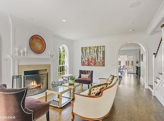 3rd image of 5884 N Kilbourn Ave