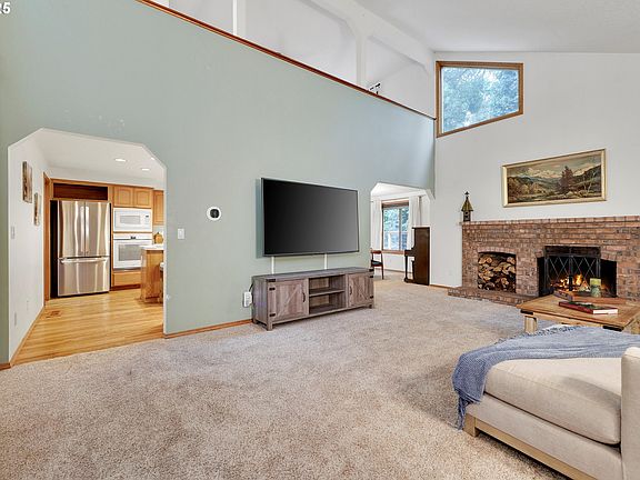 4th image of 16500 SE Oakhurst Ct