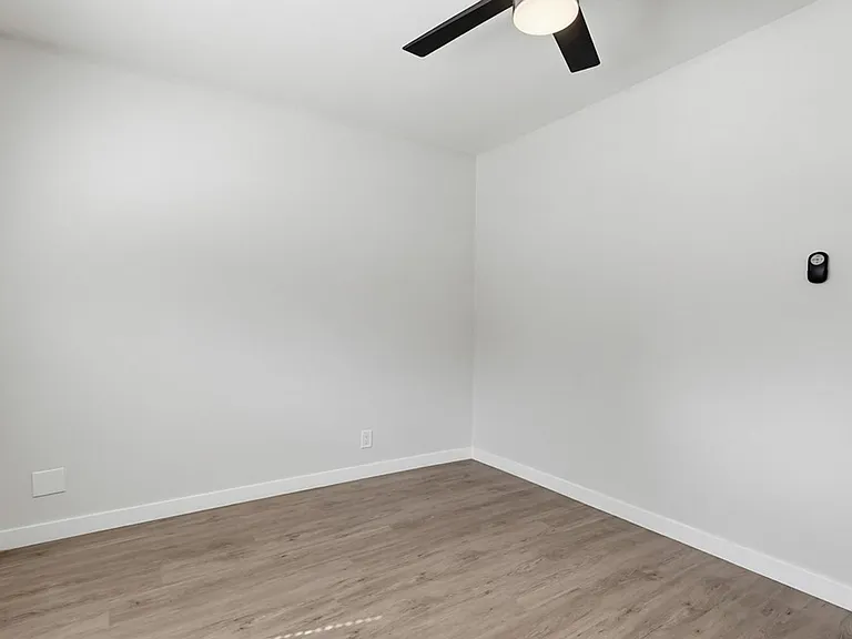 Kester Apartments — Photo 28