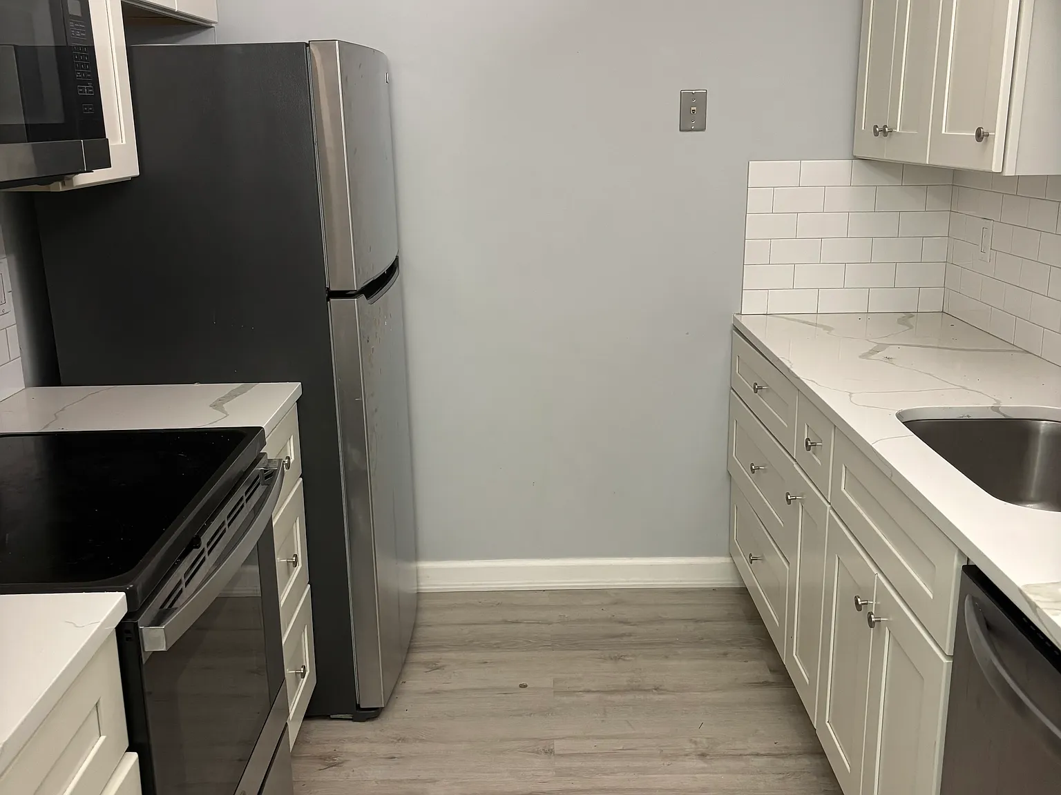 2 bed, 915 sqft, $1,800 — Photo 1