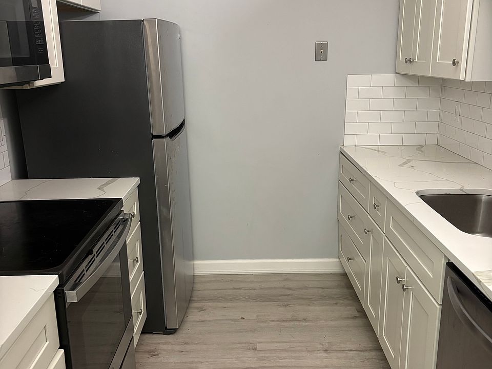 1st image of 34 Maple Crest Cir APT I