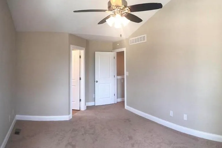 1763 W Victoria Ln — Photo 7