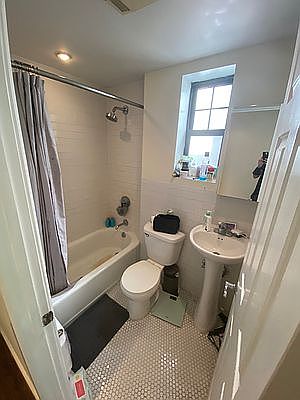 3rd image of 306 W 22nd St APT 4C