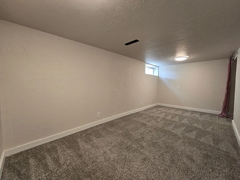 1631 Oakes Ave — Photo 11