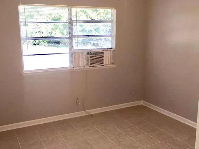 514 S Milam St #1 — Photo 6
