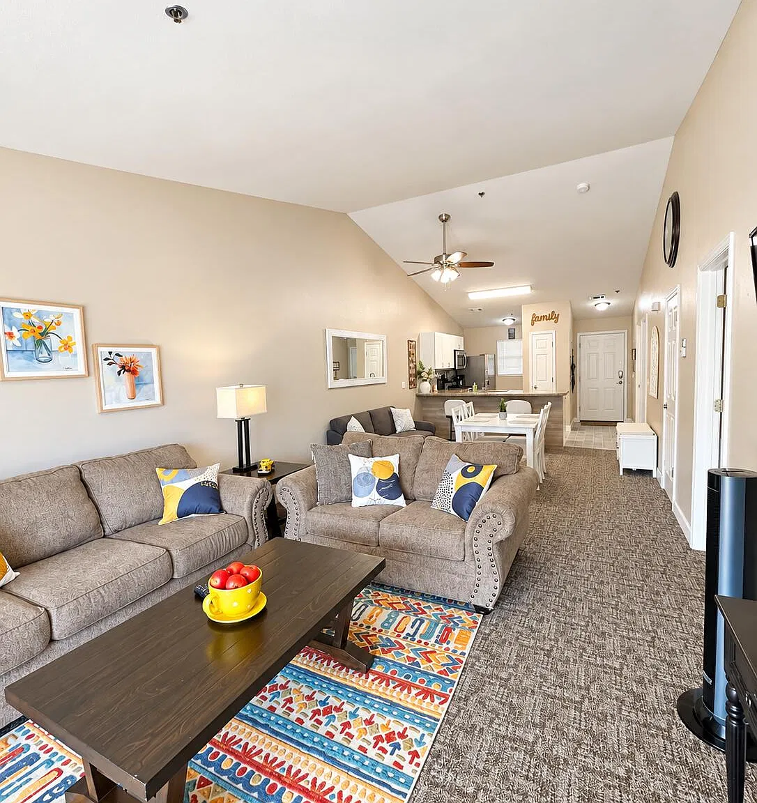 2 bed, 2.0 bath, 913 sqft, $1,575 — Photo 3