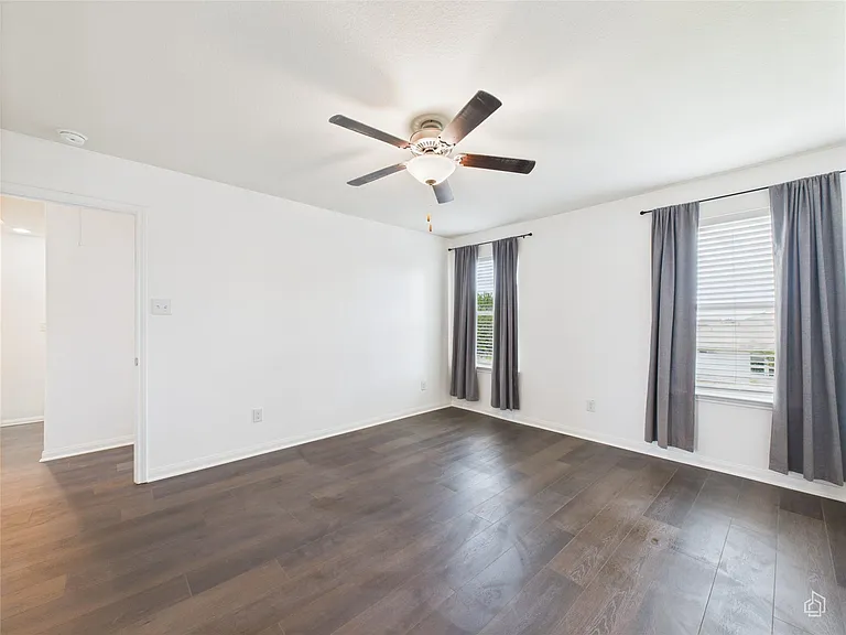 1687 Twin Estates Dr — Photo 9
