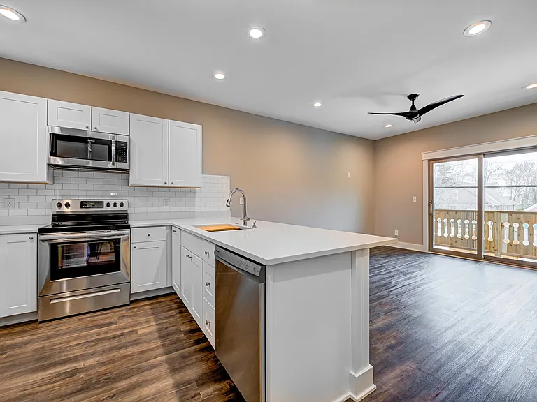 2528 Broadway St #B — Photo 6