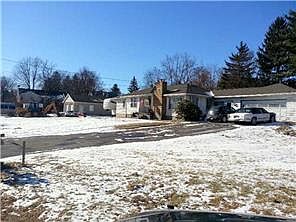 3rd image of 230 Oak St