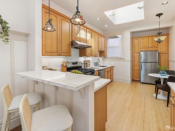 5th image of 1263 Oak St APT 5
