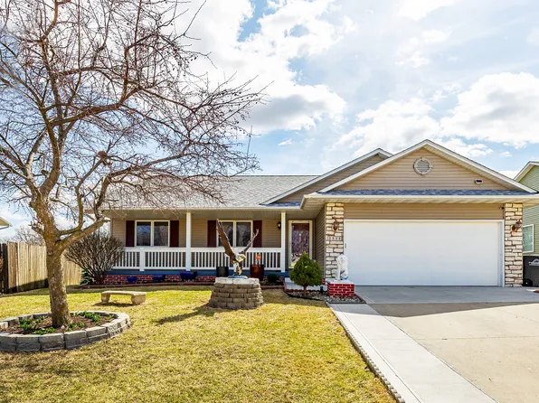 2511 Eagle Point Ct, Des Moines, IA 50320