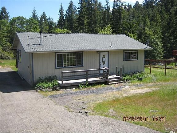 4th image of 2760 Peacock Dr