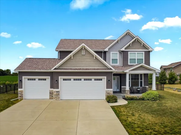 108 Summerbrook Dr, Savoy, IL 61874