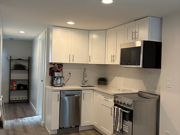 3rd image of 3213 S Kenyon St #1