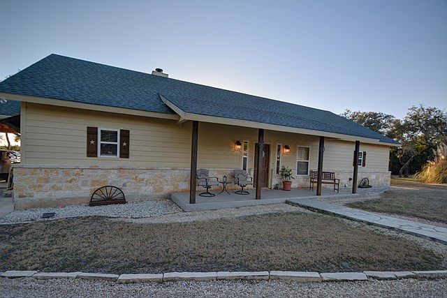 1st image of 988 Estates Dr