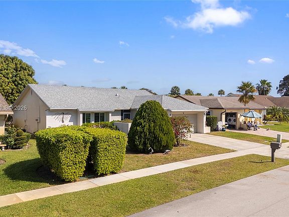 2nd image of 10681 Greenbriar Ct