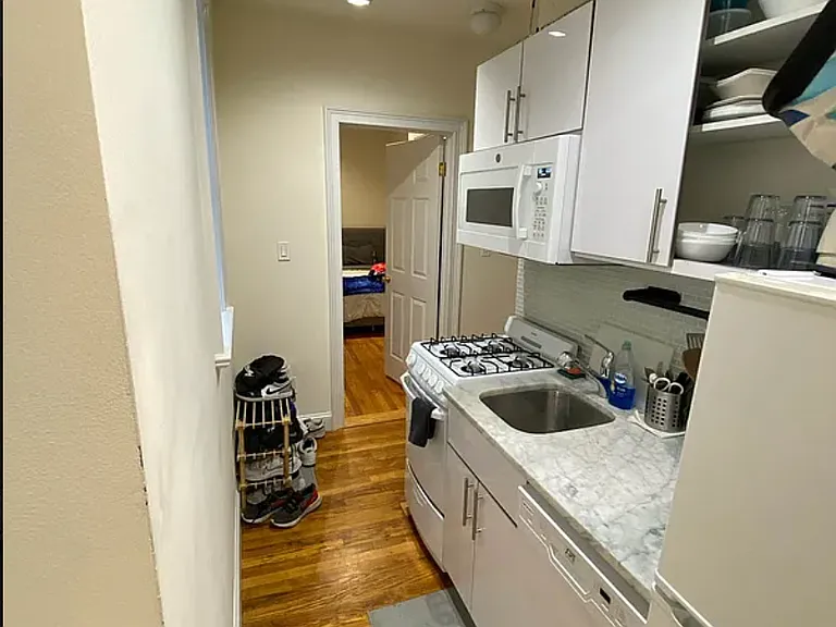 233 E 12th St #2A — Photo 4